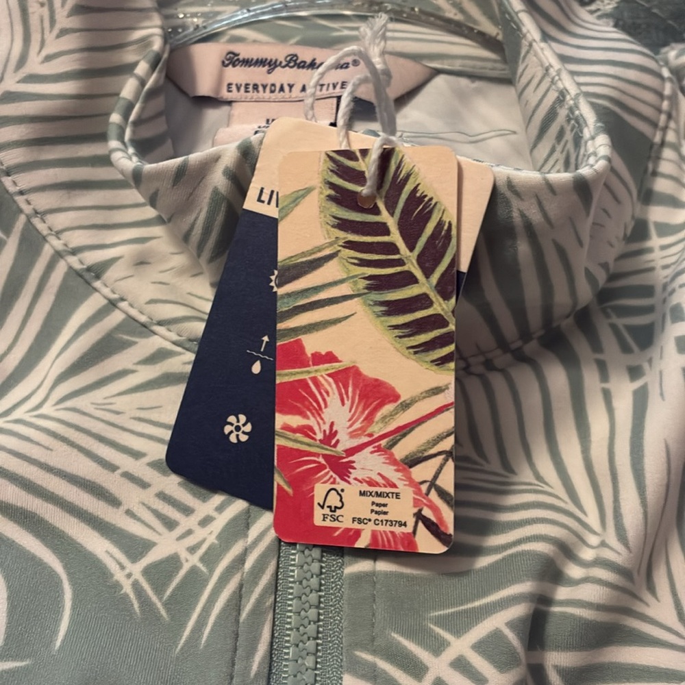 Tommy Bahama Green and White Leaf Pattern Everyday Active Wear Pullover Shirt - Picture 10 of 10